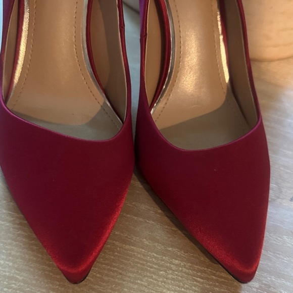 White House Black Market Fuchsia Satin Heels - Picture 3 of 7